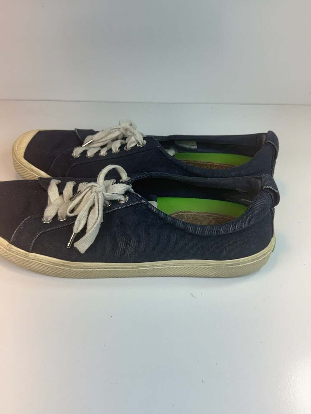 Cariuma OCA Low Size 9.5 Navy Blue Canvas Sneakers
